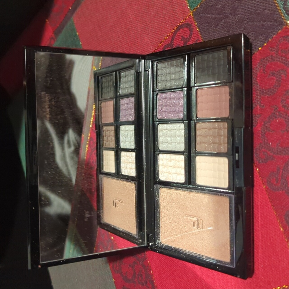 Doucce Freematic Eyeshadow Pro Palette Smokey Makeup Highlighter NEW NICE